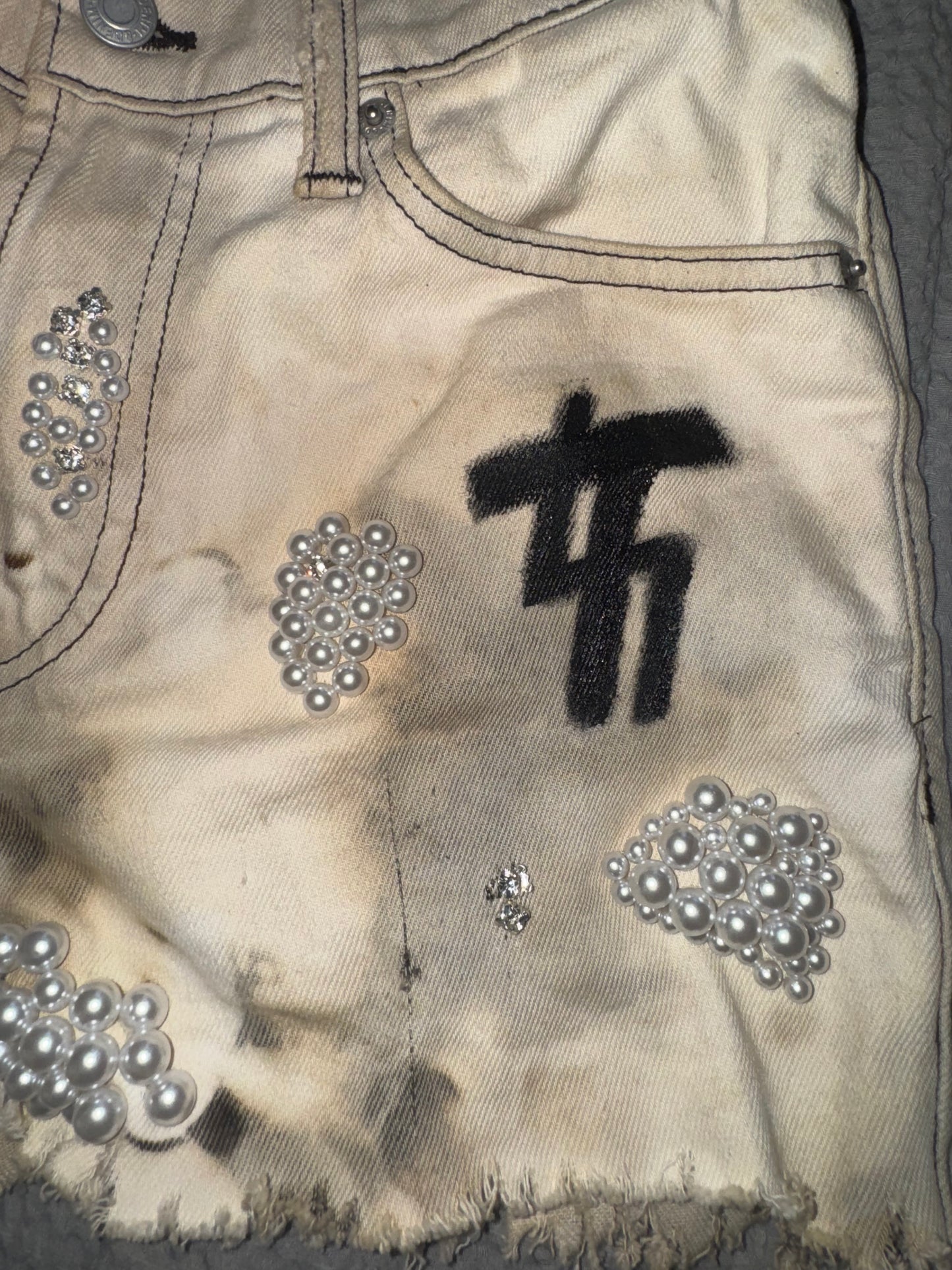 THREADED EMBELLISHED DENIM SKIRT